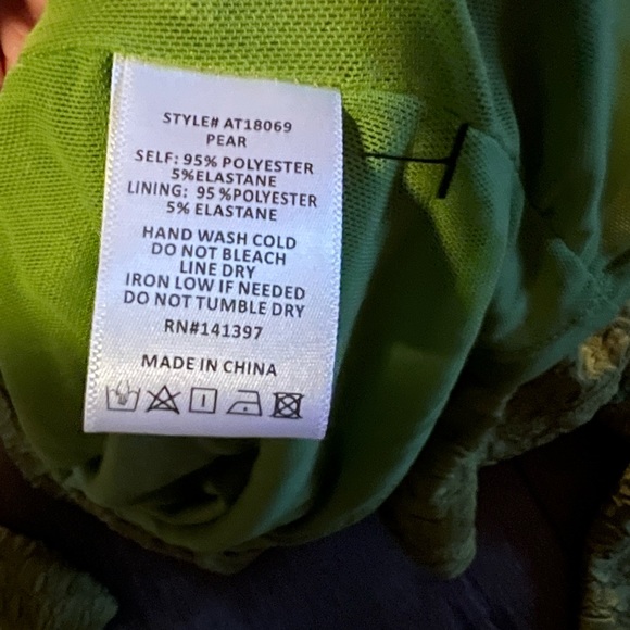 Astr The Label TEXTURED CUTOUT LONG SLEEVE TOP - Picture 5 of 6